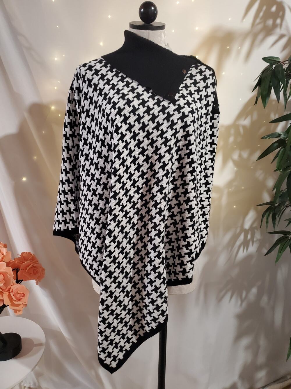 Chicos Womens Houndstooth Knit Poncho Sweater Size S/M Snap Neck Linen Cotton